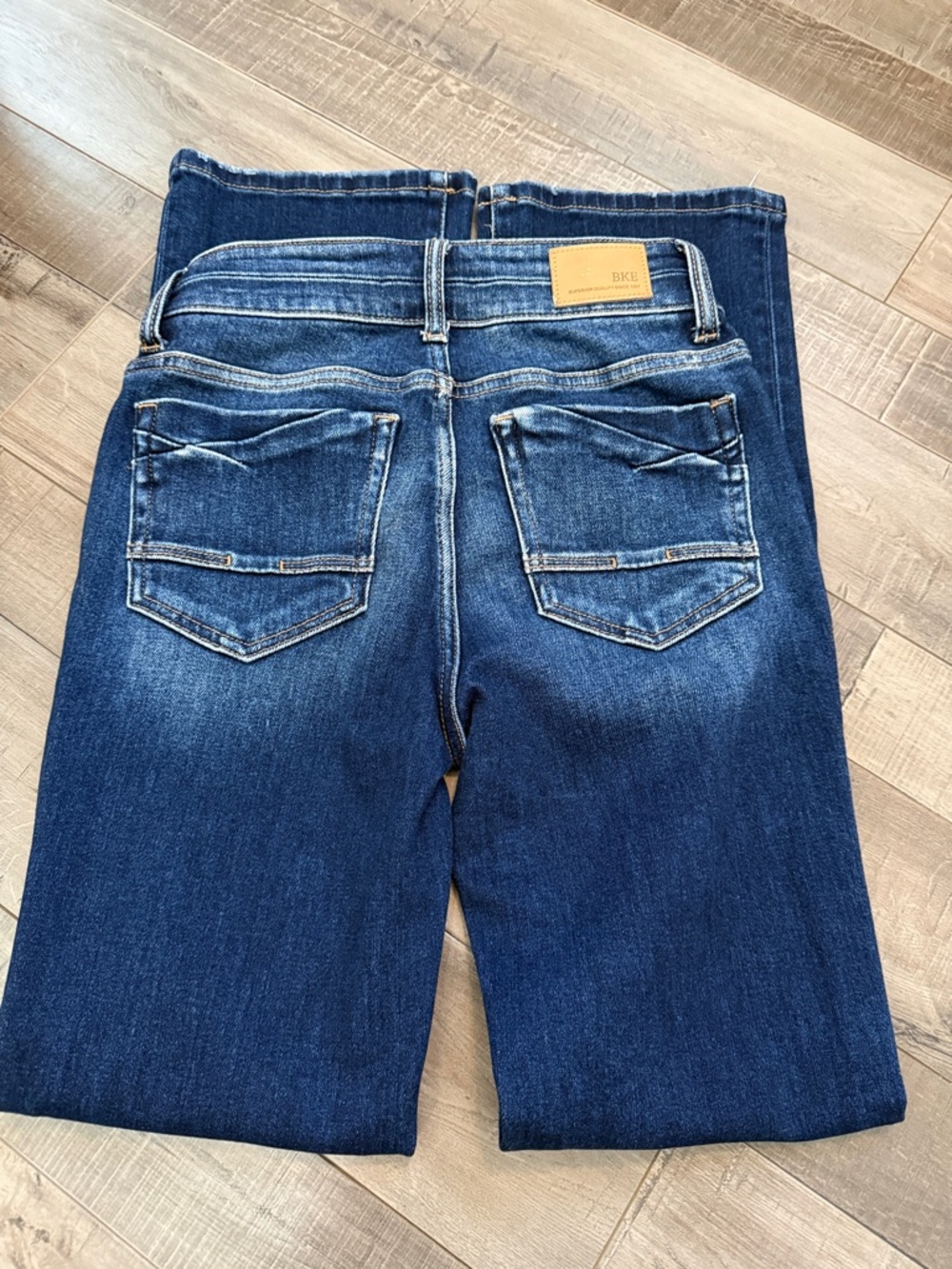 BKE Women's Jeans in Dark Blue Wash - Picture 4 of 5